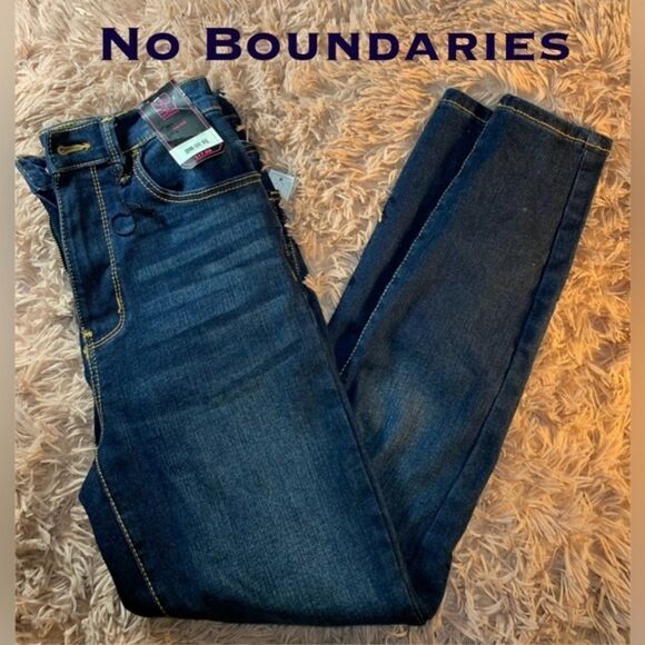 🔴NWT No Boundaries S:7 Destructed Curvy Skinny Jean Dark BLUE Denim - Picture 1 of 5